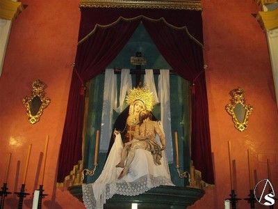 Altar mayor de la iglesia de la Vera Cruz, templo de construccin dieciochesca que vino a sustituir tras el derrumbamiento por el terremoto de Lisboa a la primitiva ermita de Vera Cruz 