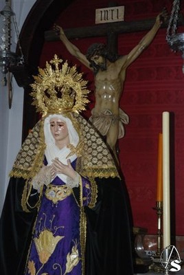 La Virgen sera bendecida en marzo de 1946 y en torno a ella se organiz un grupo de fieles con el nico propsito de sacarla en procesin 