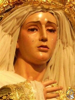 La Virgen de la Amargura contempla el traslado al sepulcro 