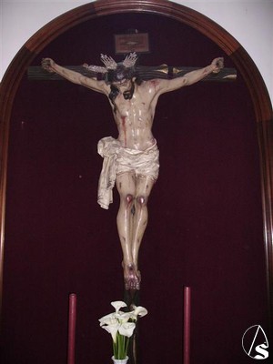El Cristo de la Vera Cruz en su altar de la parroquia