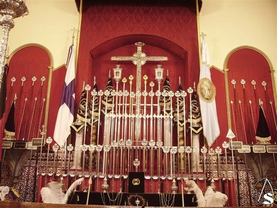 Altar de insignias en la maana del Viernes Santo 